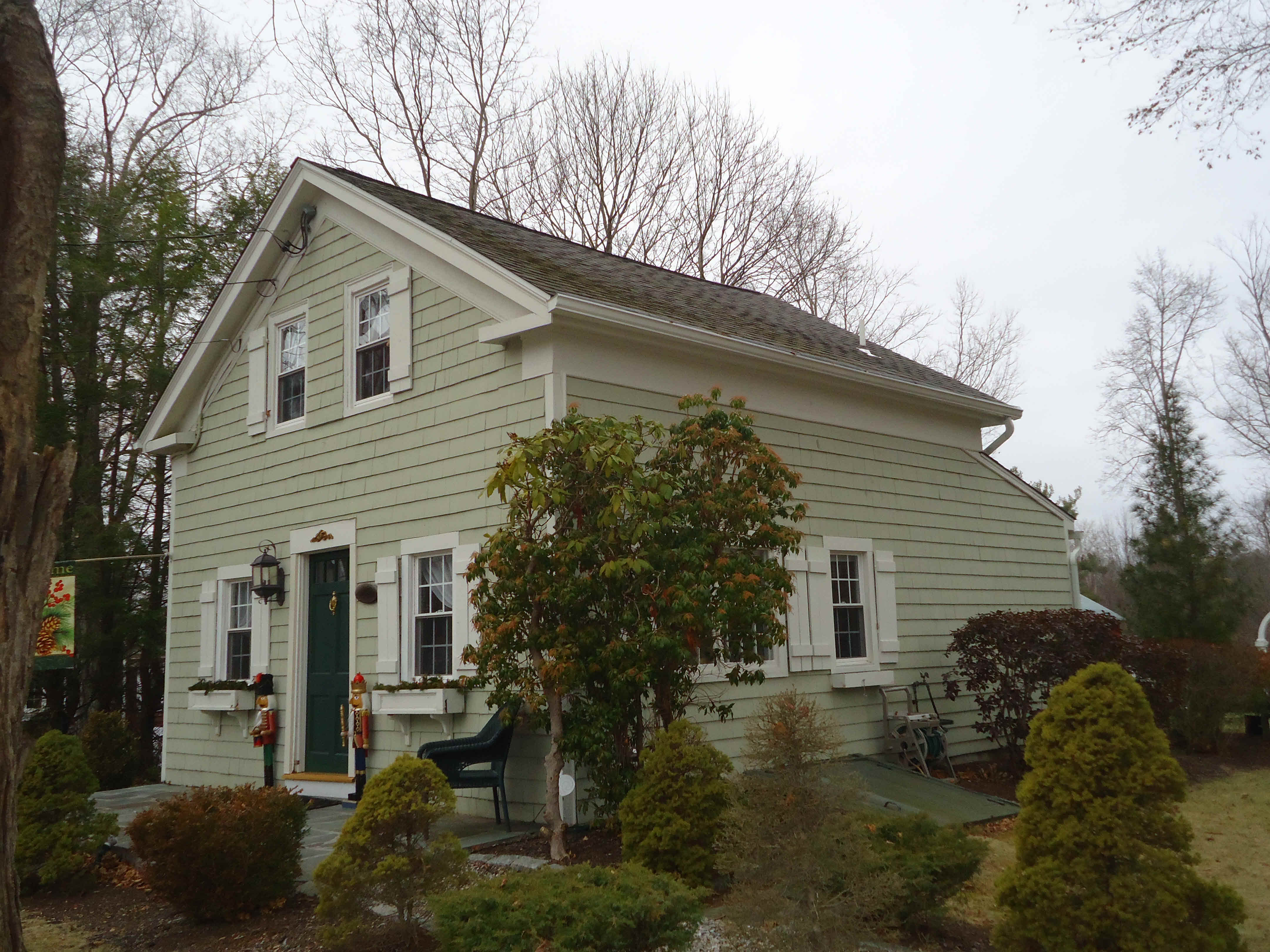 Building photograph for 7 WARNER RD